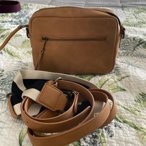 2-in-1 crossbody. Like new condition!